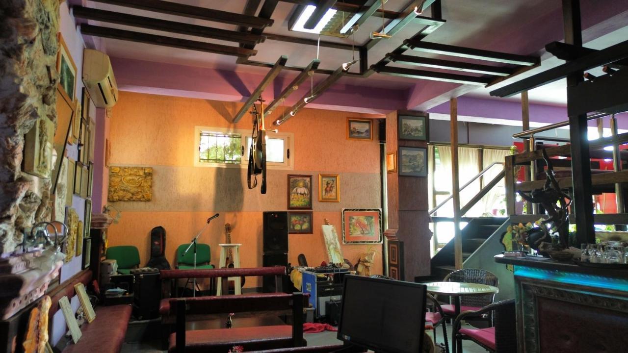 2 Kitarat Bb Bed & Breakfast Vlore Exterior photo