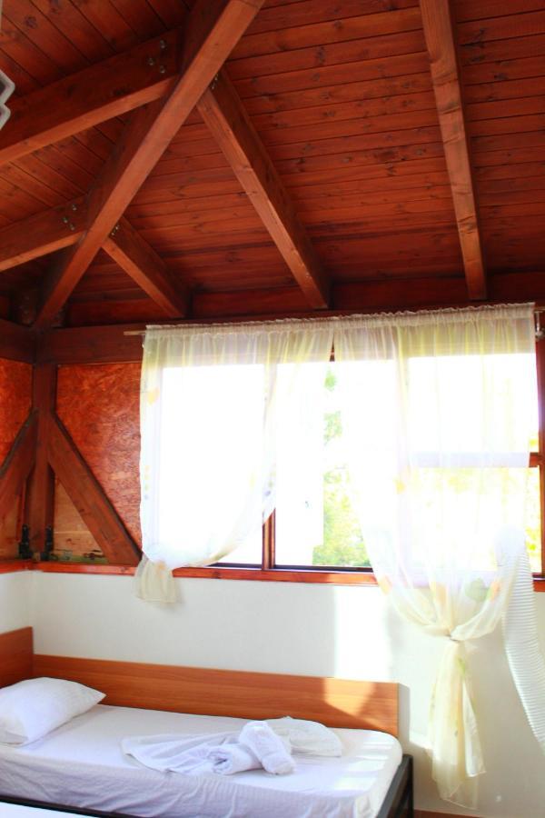 2 Kitarat Bb Bed & Breakfast Vlore Exterior photo