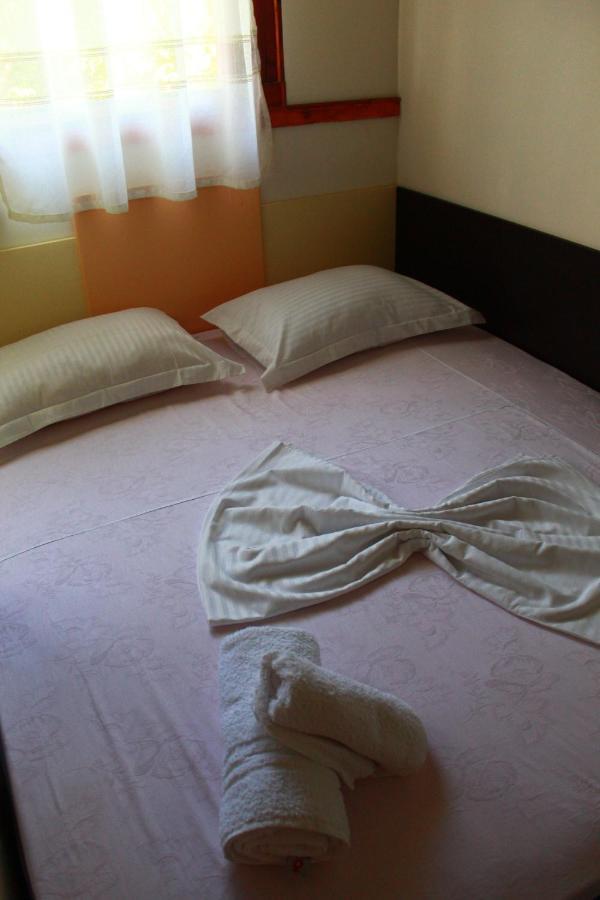 2 Kitarat Bb Bed & Breakfast Vlore Exterior photo