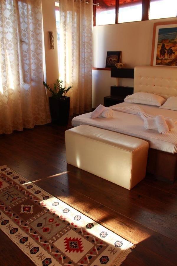 2 Kitarat Bb Bed & Breakfast Vlore Exterior photo