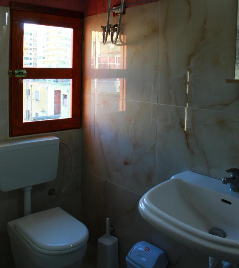 2 Kitarat Bb Bed & Breakfast Vlore Exterior photo